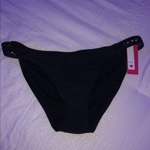 bikini bottoms with side cutout